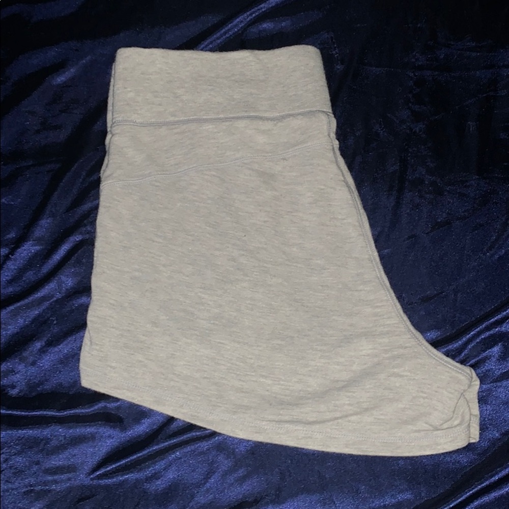 No rips no stains super Comfortable and lite